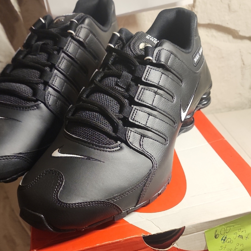 Nike Men's Black and White Athletic Shoes